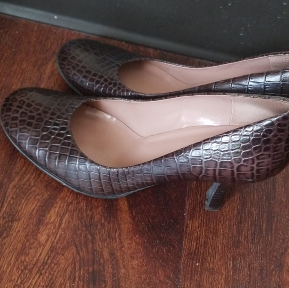 Barely worn designer heels, size 9 - Picture 8 of 8